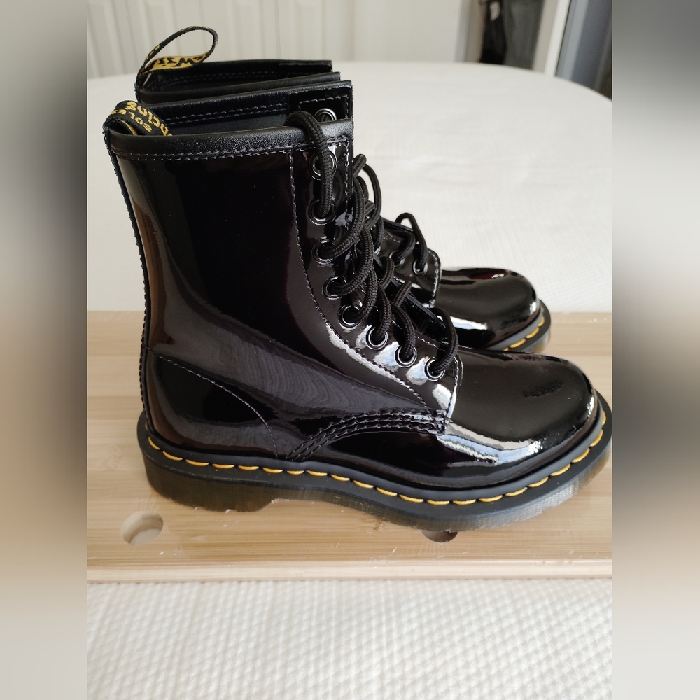 Dr Martens Black Patent Leather Combat Boots 11821 Womens Size 5 .